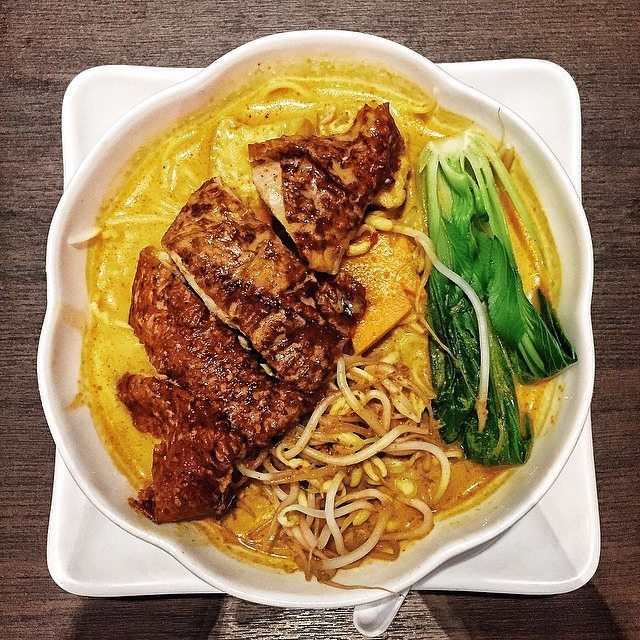 WEE borly222 hainanese chicken curry noodles