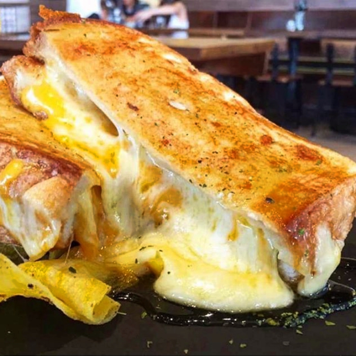 Melt Grilled Cheesery â Molito