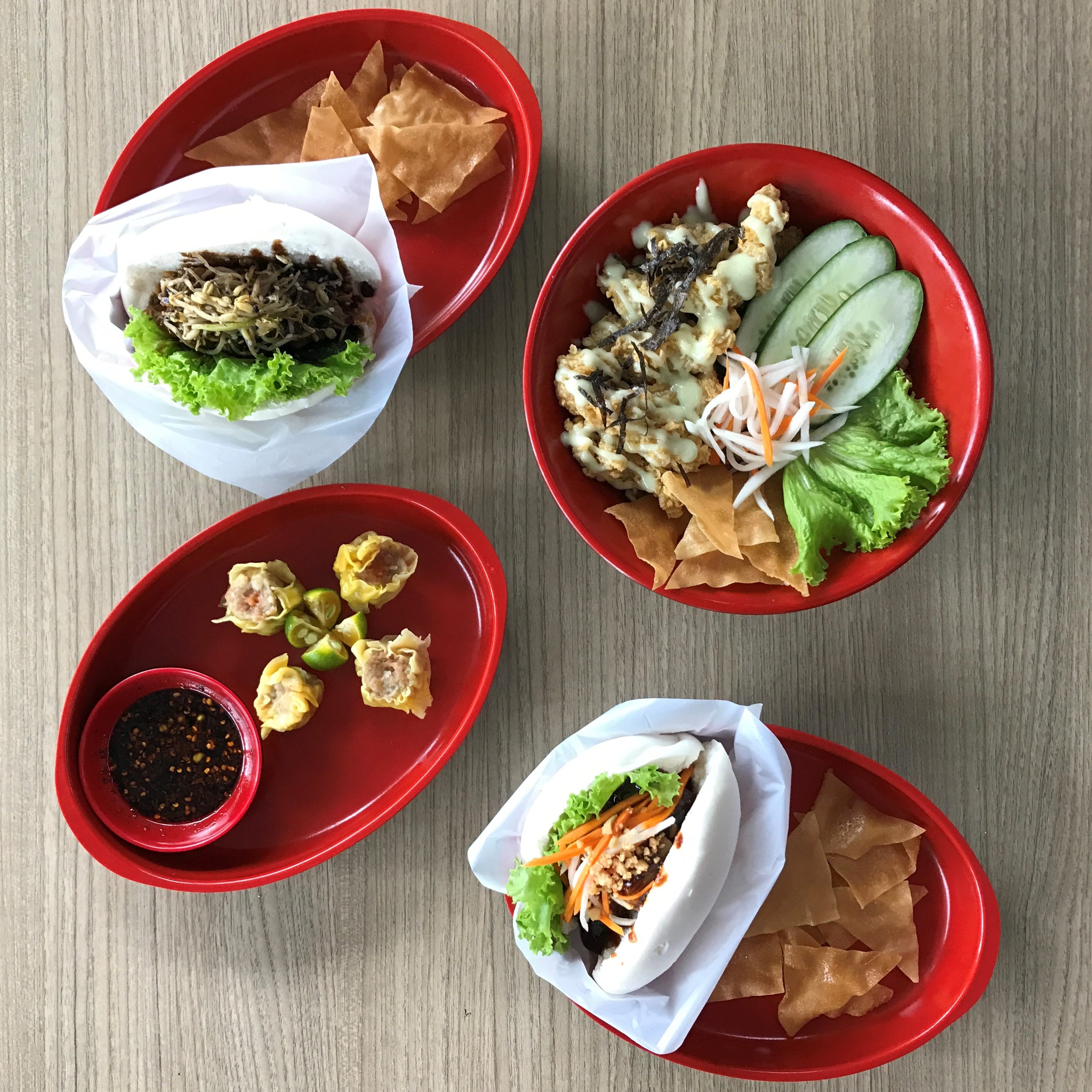 flatlay-me-down-on-a-bao-of-roses