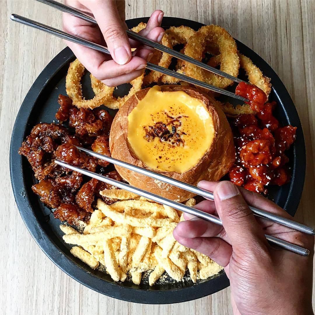 10 Specialty Restaurants To Celebrate Graduation With Your Family | Booky