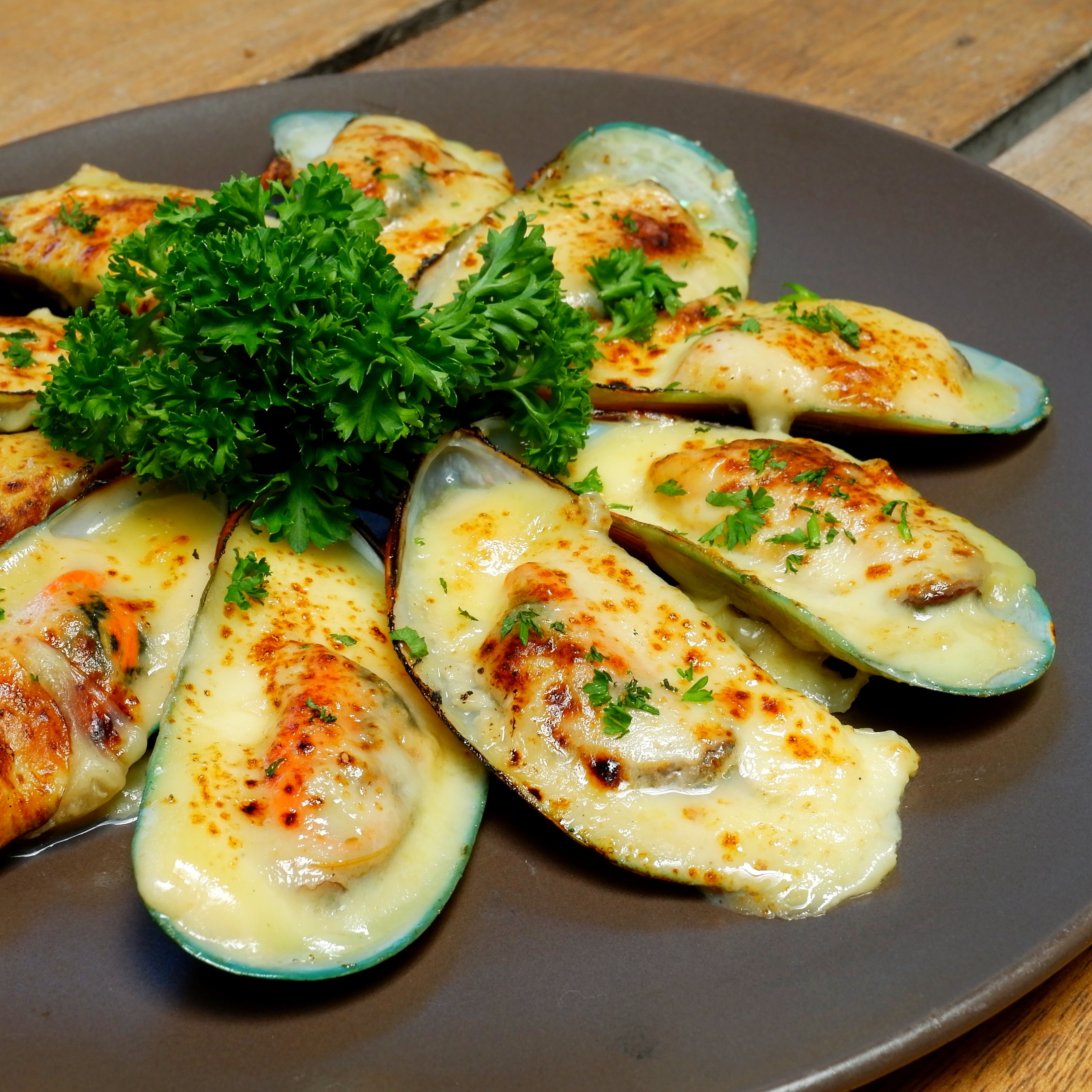 Mussels Baked with Cheese