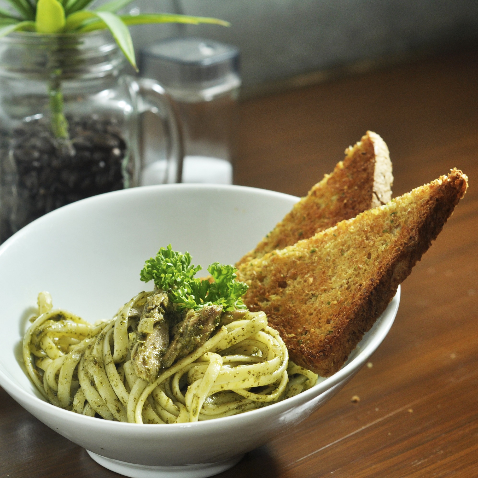 Alek Cafe + Kitchen Tuna Pesto