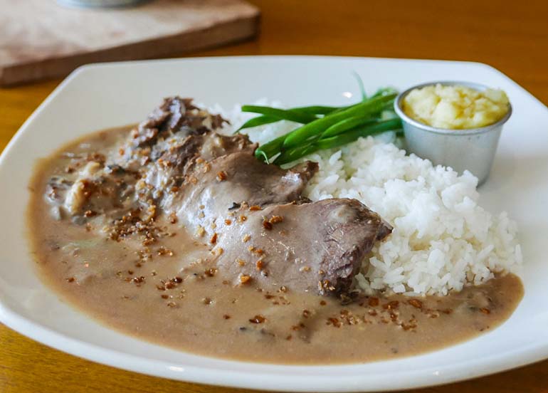 roast-beef-with-rice-and-sauce