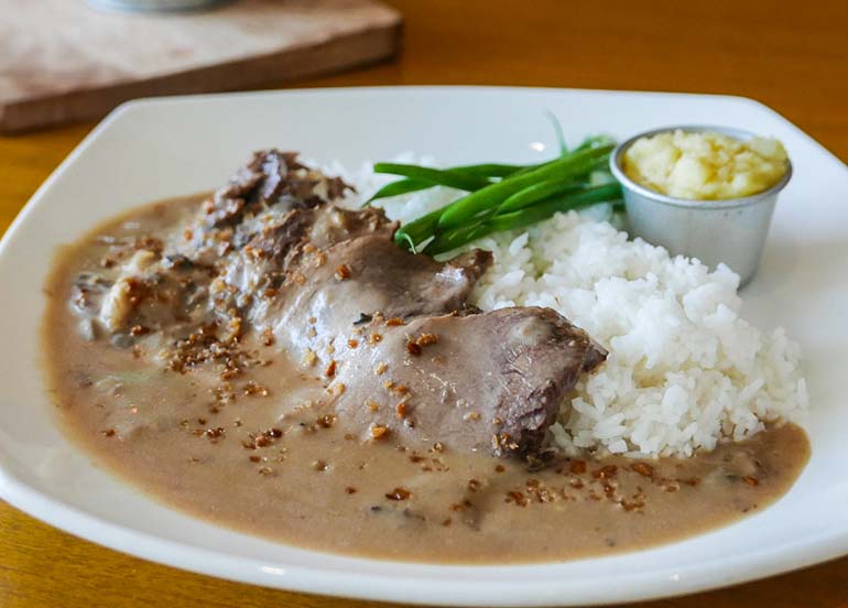 roast-beef-with-rice-and-sauce