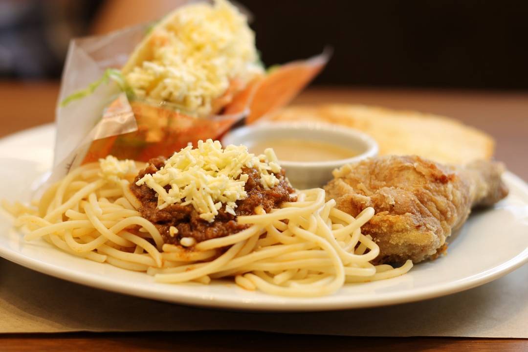 Pancake House Spaghetti with Fried Chicken