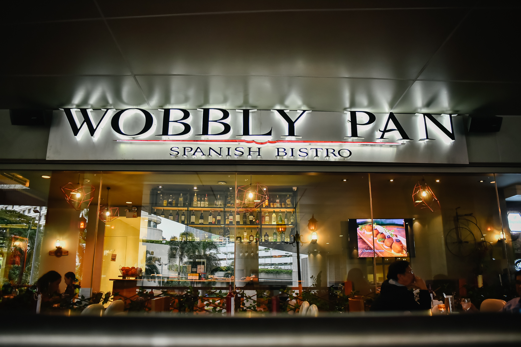Wobbly Pan Facade