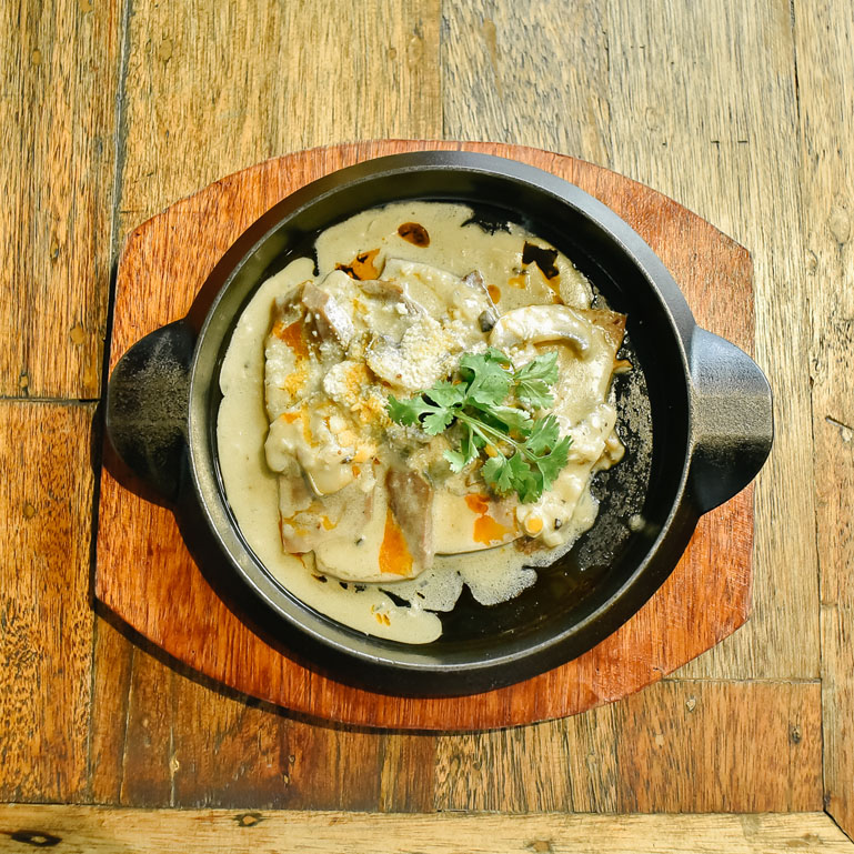 Lengua with Mushroom and Cream