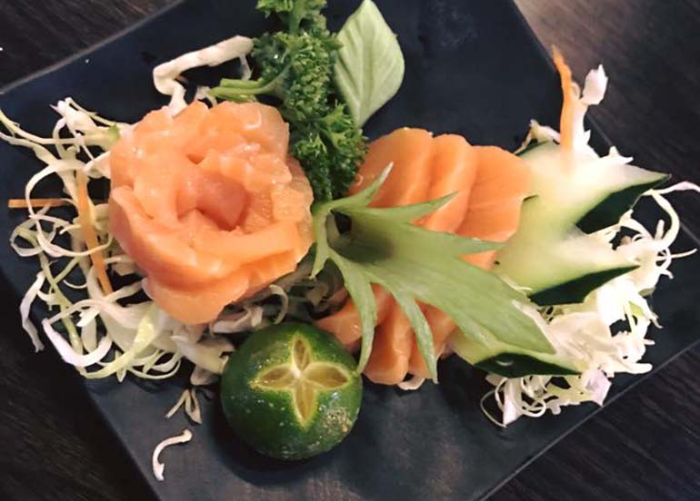 oneesan simply japanese, salmon sashimi