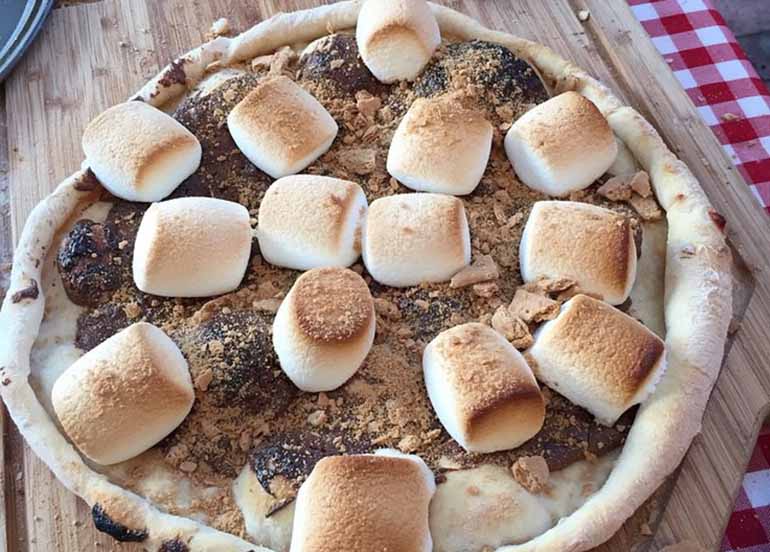 smores-dessert-pizza