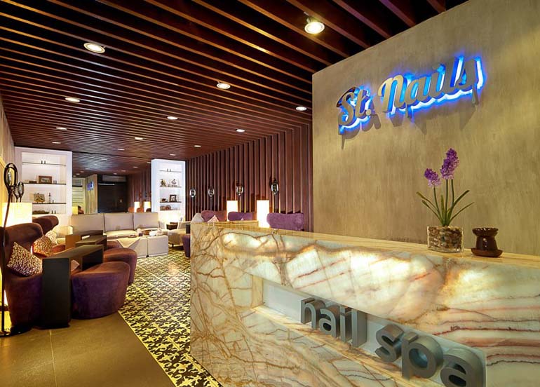 nail-salon-lobby