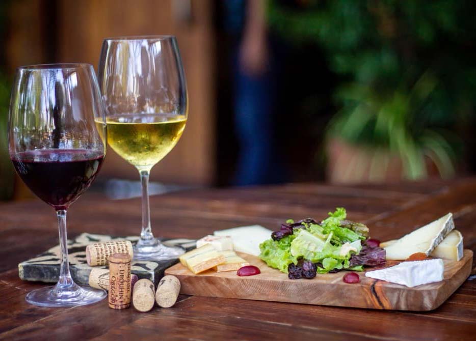 red-wine-white-wine-and-cheese-plate