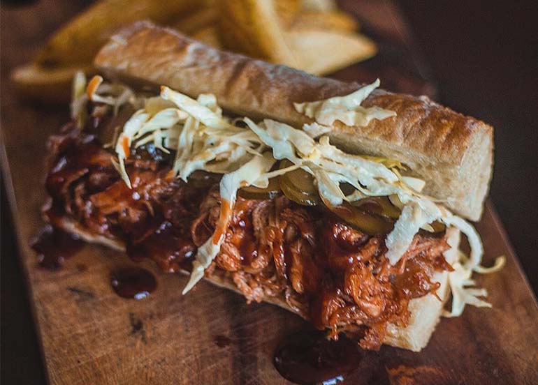 Boccadillo de Barbecue Pulled Lechon con Apple Slaw from Un Cuenca