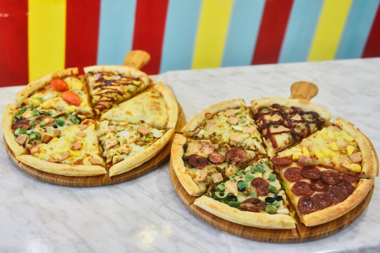 pizza, restaurants in metro manila, where to eat in manila, where to eat in quezon city, greenhills, pezzo, pizza, menu, delivery, pizza toppings