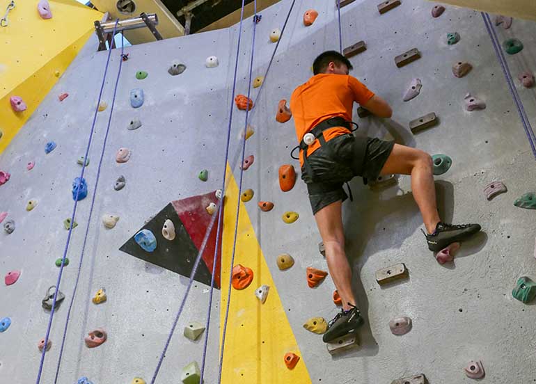 weightless-workouts-indoor-climbing-fitness
