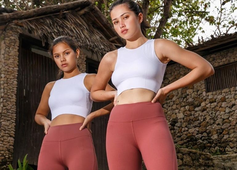 Andi Activewear 2-girls-staring