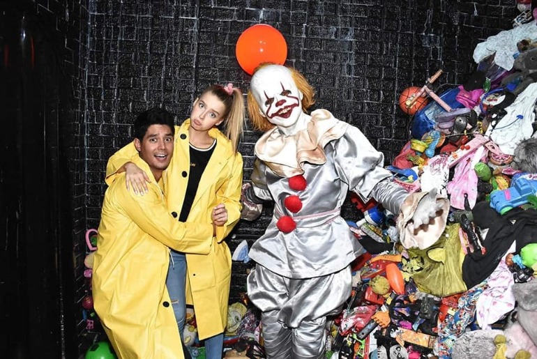Celebrity with Pennywise Asylum