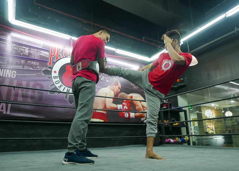 muay-thai-kick-pads