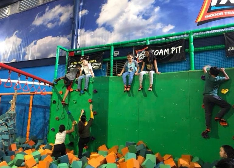 Jump Yard Indoor Trampoline Park Play Room