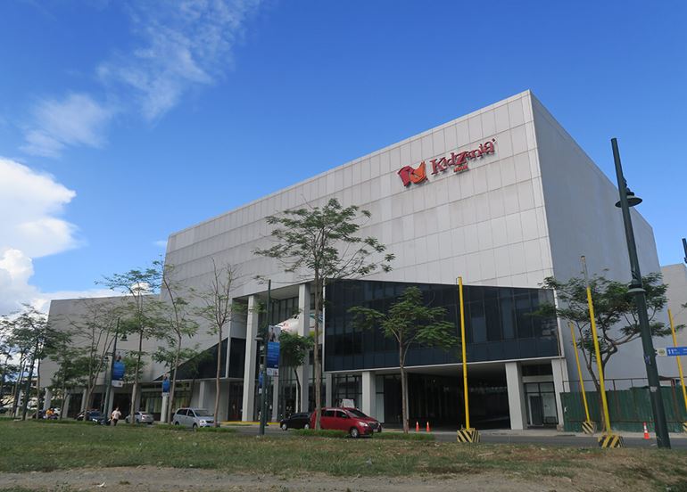 kidzania-manila-exterior-building