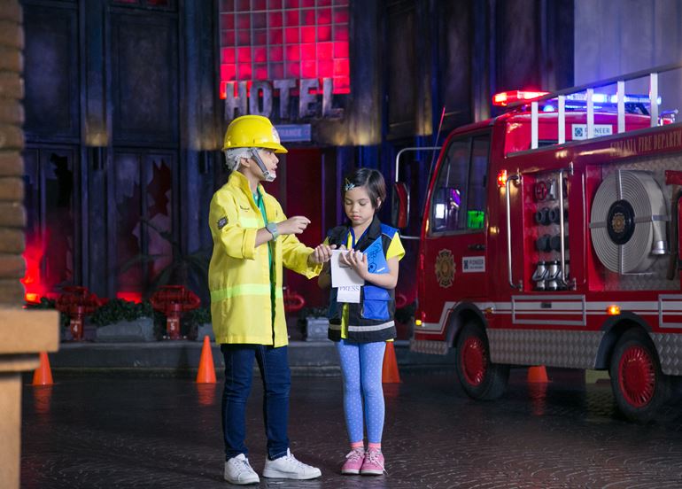 kidzania-manila-young-fire-fighter