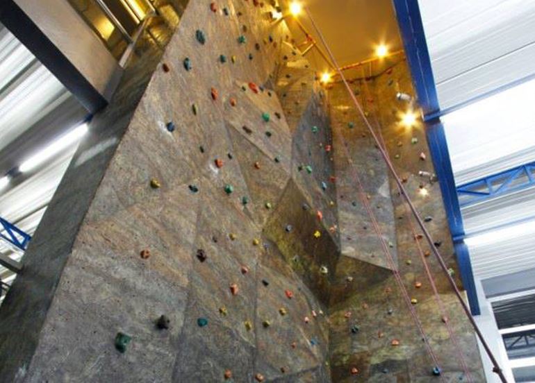 indoor-wall-climbing-wall