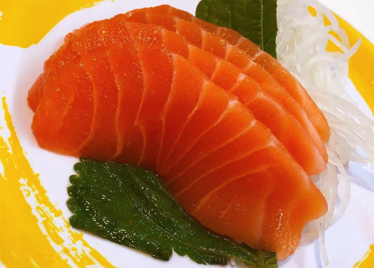 genki sushi, salmon sashimi