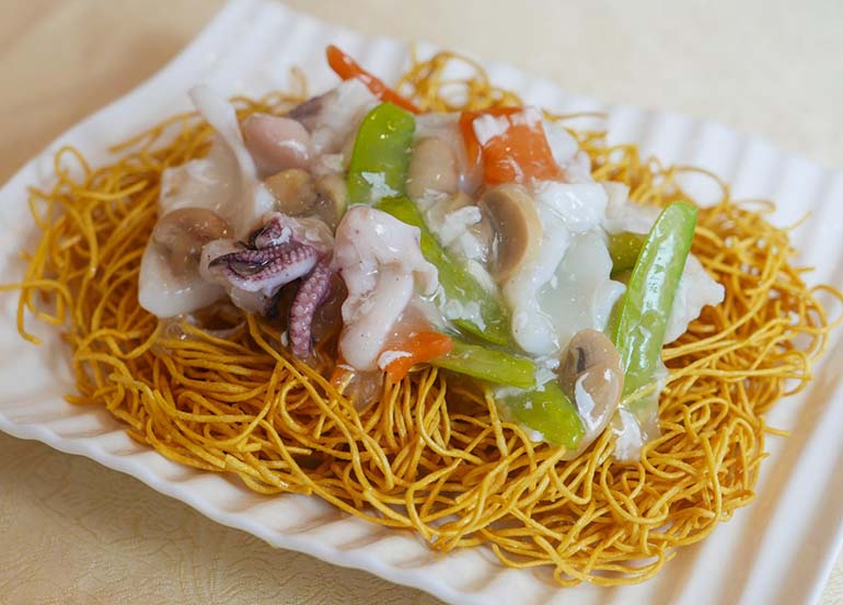 crispy noodles with seafood