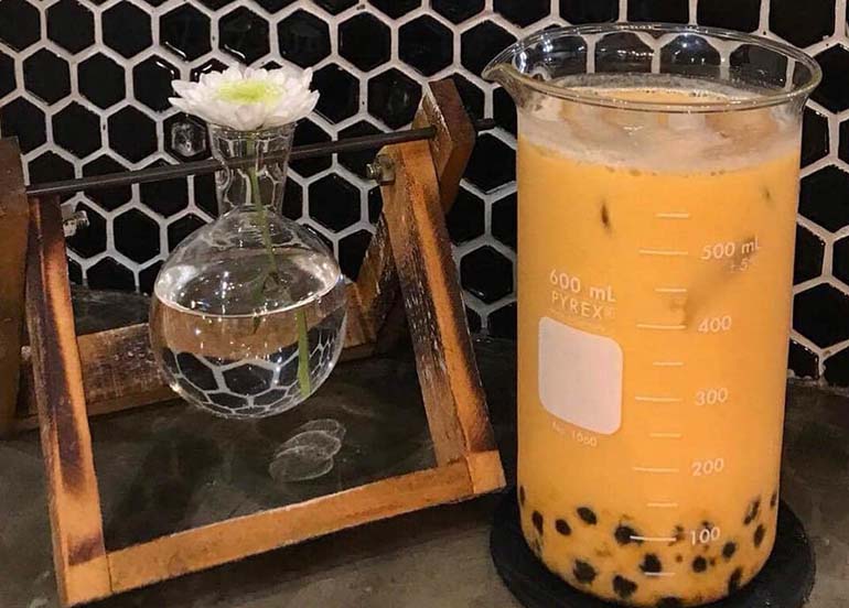 milk-tea-in-beaker