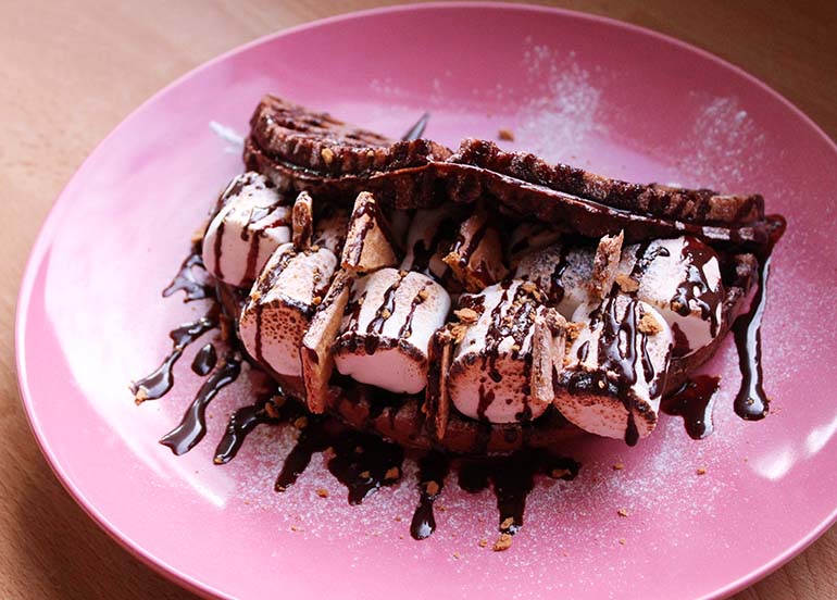 waffle-with-chocolate-and-marshmallows