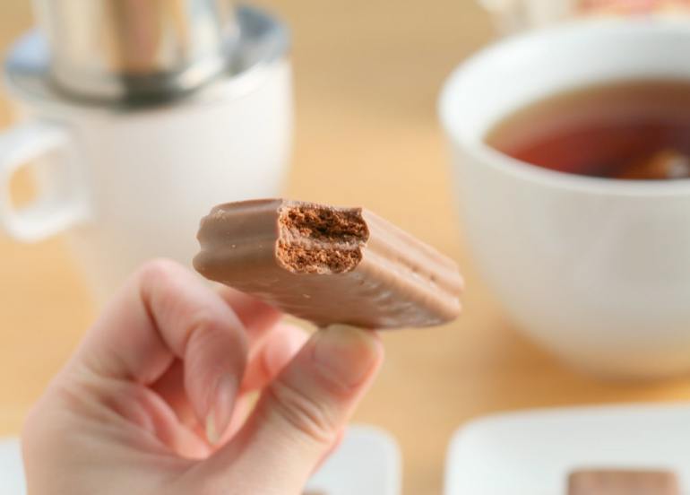 tim tam slam biscuit