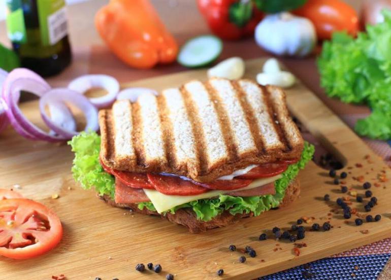 bacon lettuce tomato sandwich 