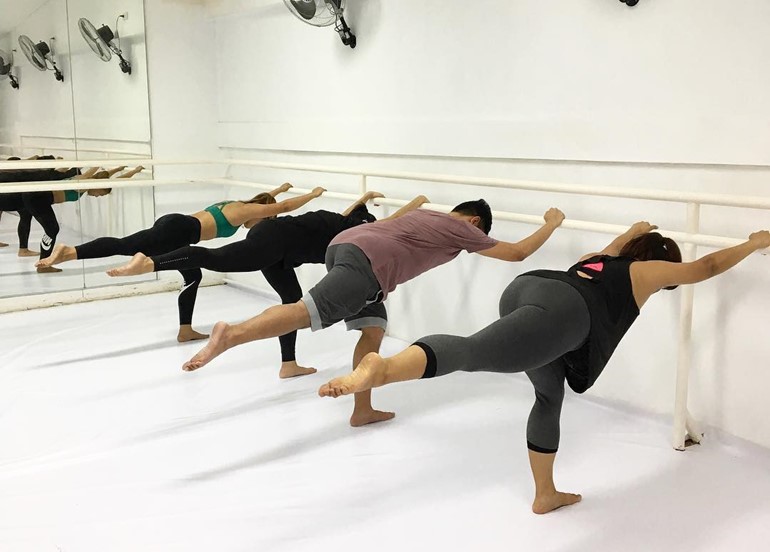 dance-class-stretching