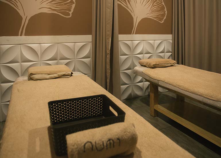 massage-room-double-bed