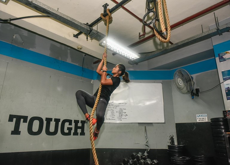 CrossFit Ortigas Girl-rope-climbing
