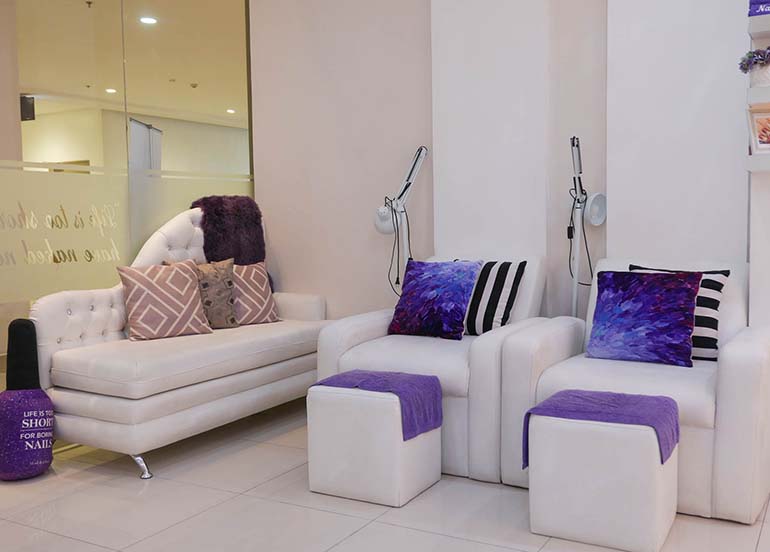 nail-salon-lounge-area