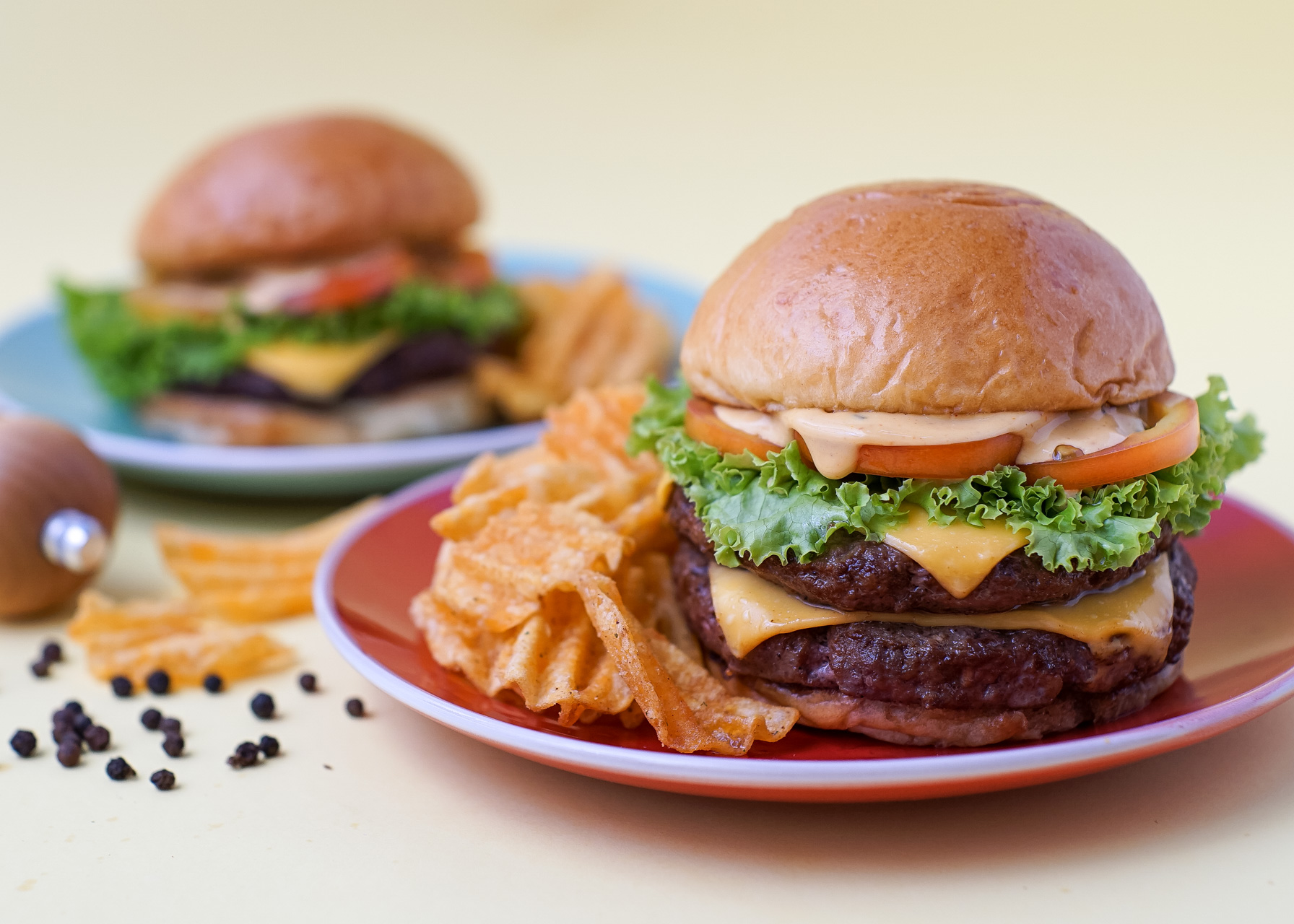 Make Your Own Juicy Burgers At Home With This Easy All-In-One Kit!