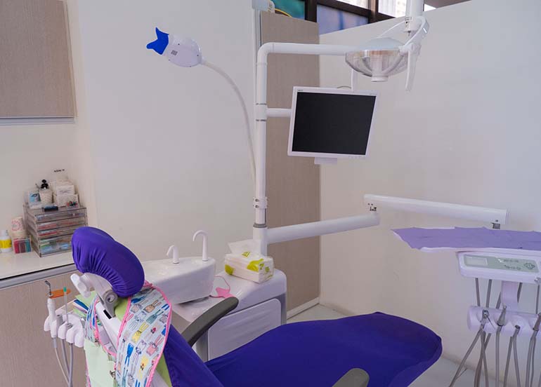 dental-chair-with-tv