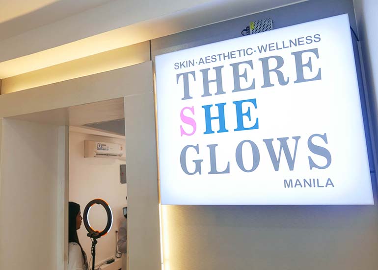 there-she-glows-manila