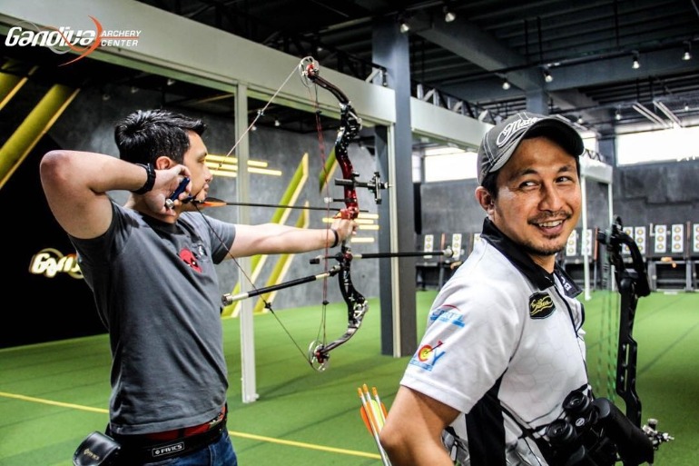 Gandiva Archery two person training archery