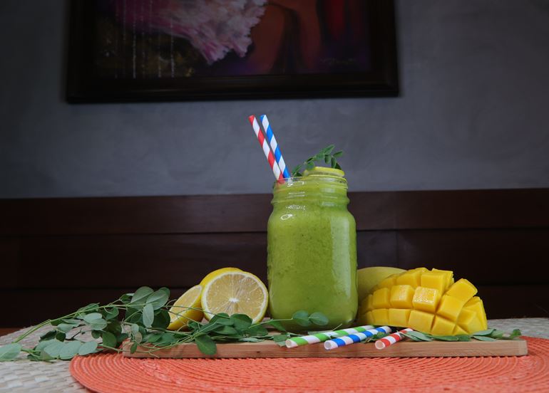 green-mango-smoothie