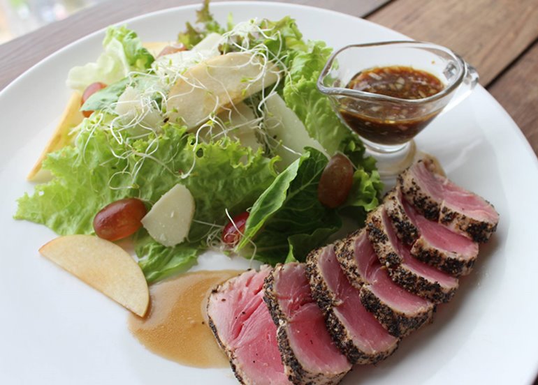 steak-and-salad