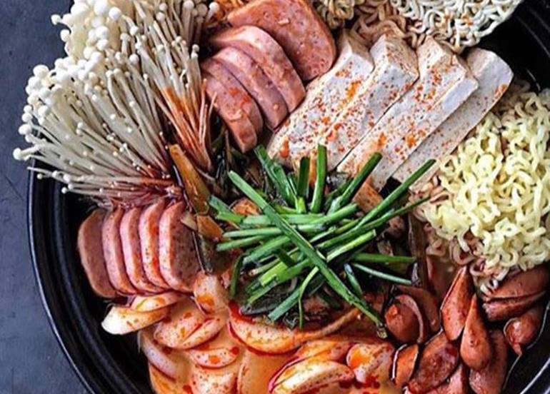 korean-sausage-hot-pot