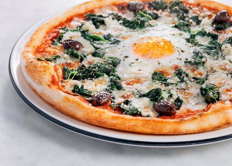 breakfast-pizza-with-egg