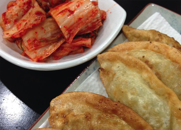 Kimchi and mandu combination