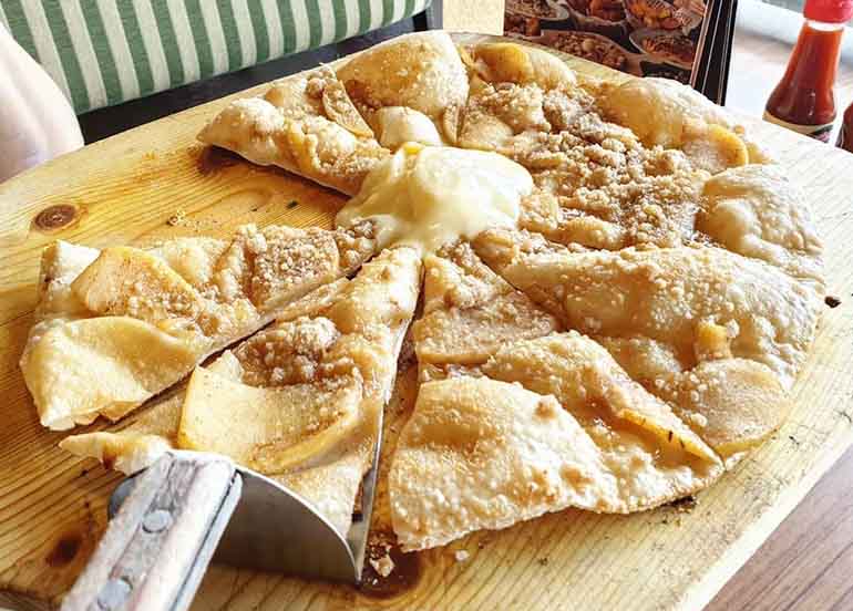 Apple Crumble Pizza from Shakey's