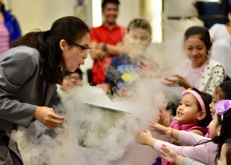 liquid-nitrogen-demonstration