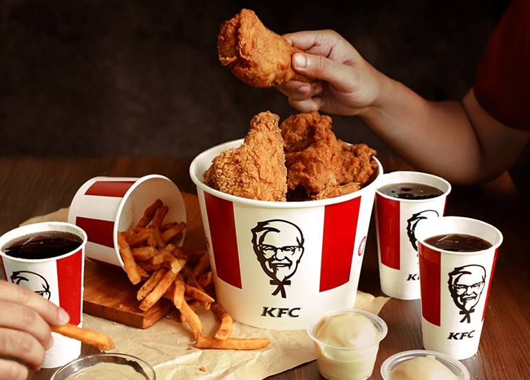 bucket-meal-with-drinks