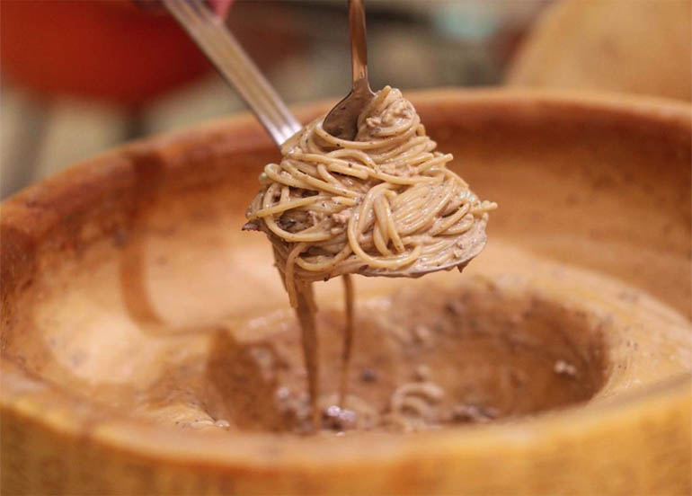 Pastas prepared in a parmesan wheel from Parmigiano Ristorante Pizzeria