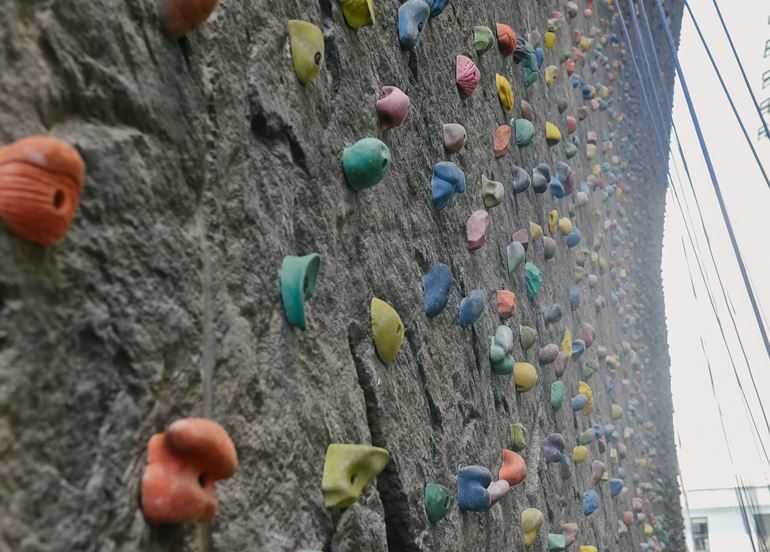 outdoor-wall-climbing