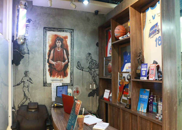 Razor Sports Barbershop with a Basketball-themed Interior